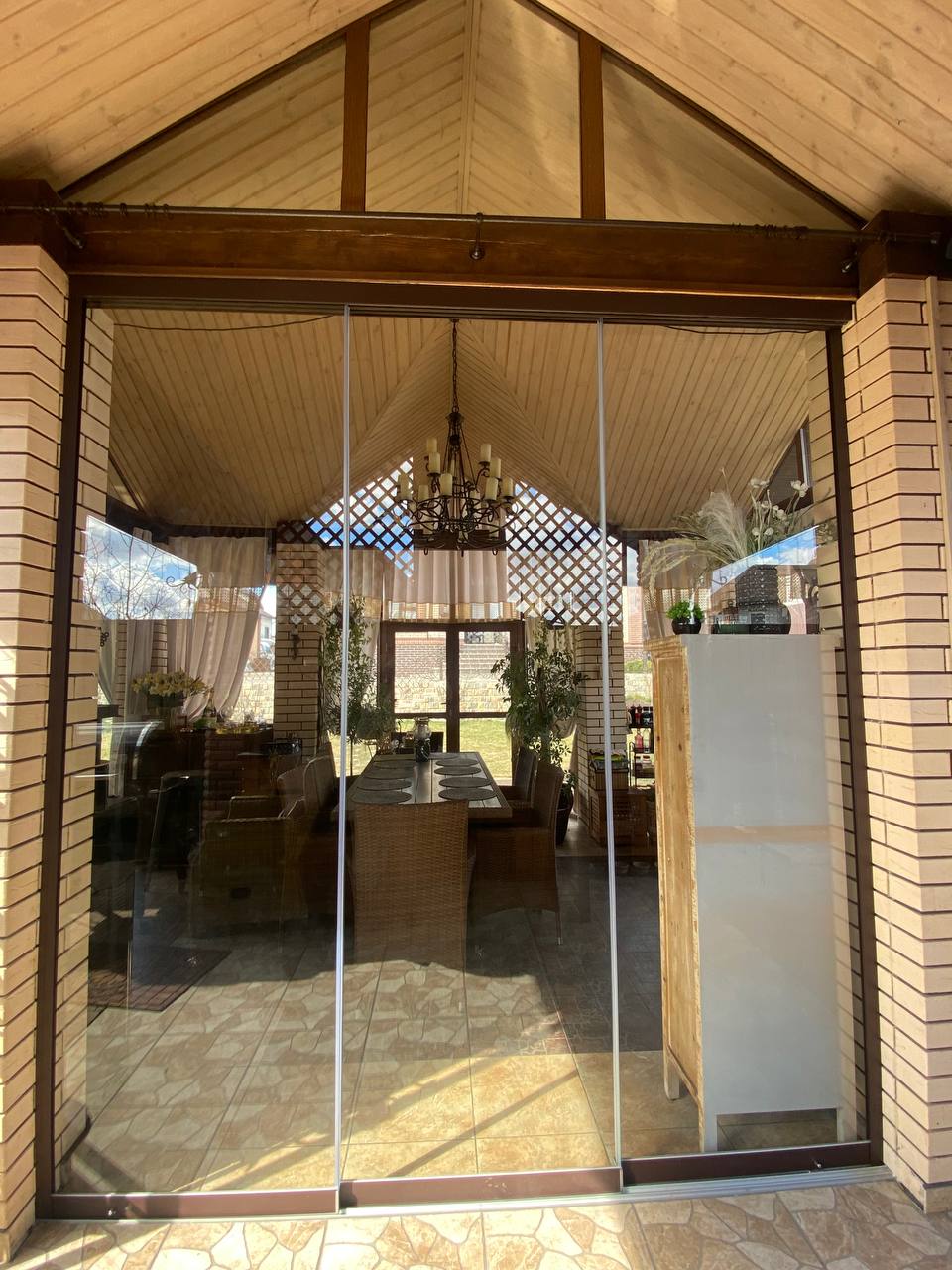 Timber gazebo with frameless glass glazing in Aurora, Colorado